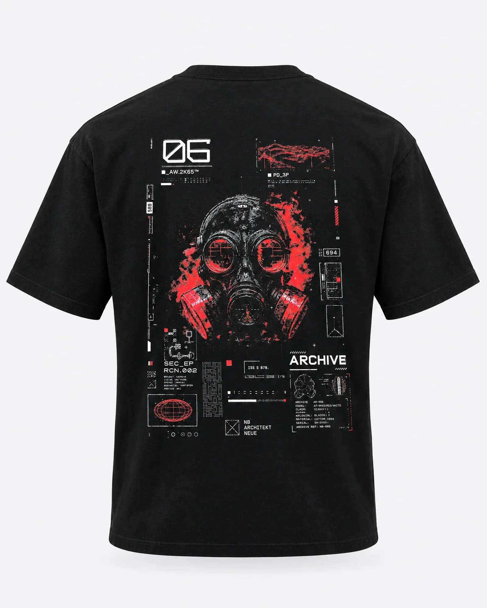 Espalda de una playera negra con la impresión Archive 06: máscara de gas rodeada de humo rojo e interfaz técnica en blanco.